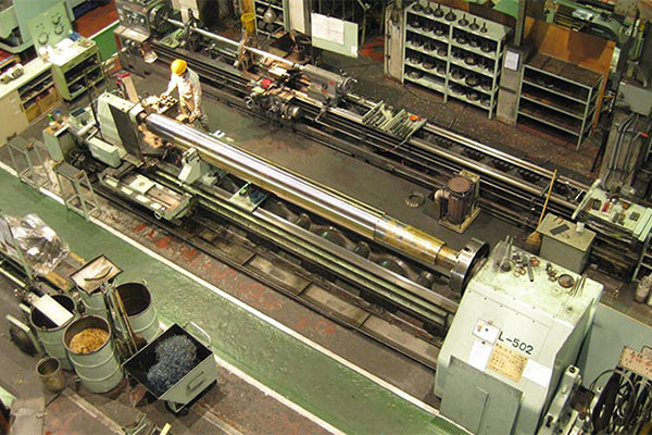 Long lathes: 4 units (2 NC machines)